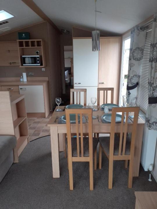 Rick'S Retreat Static Caravan Near The Beach With Free Wifi Lossiemouth Extérieur photo